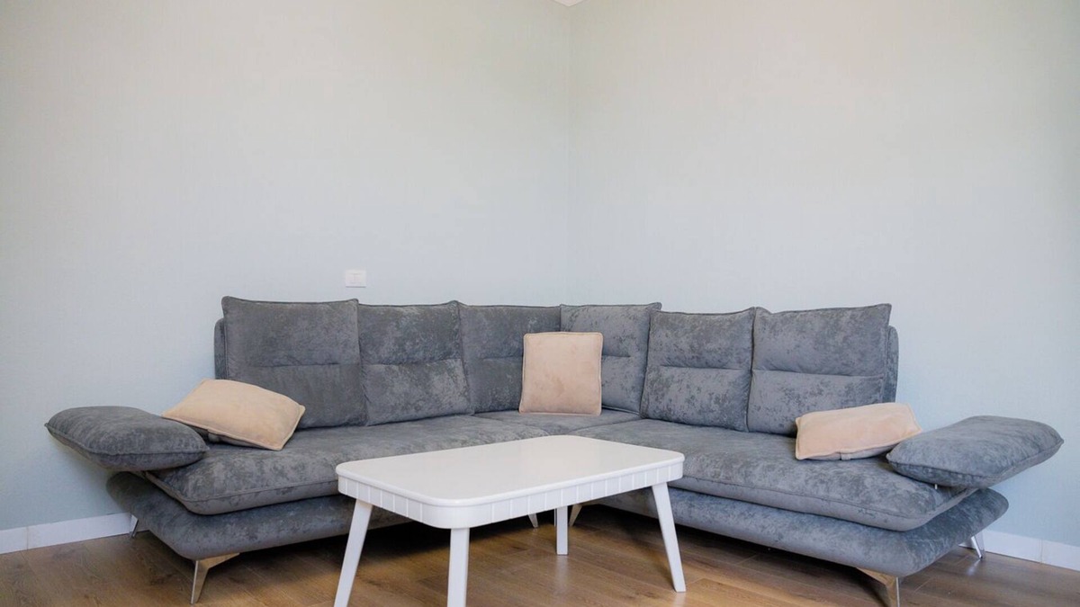 Tirana Apartment | KingBed/Workspace/FastWiFi/Balcony/FreeParking
