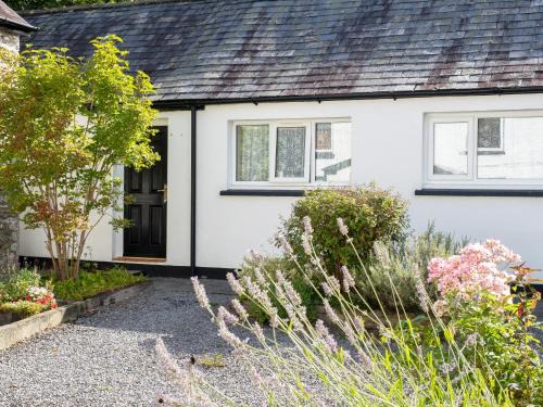 Llangeler House | Kingfisher Cottage Newcastle Emlyn