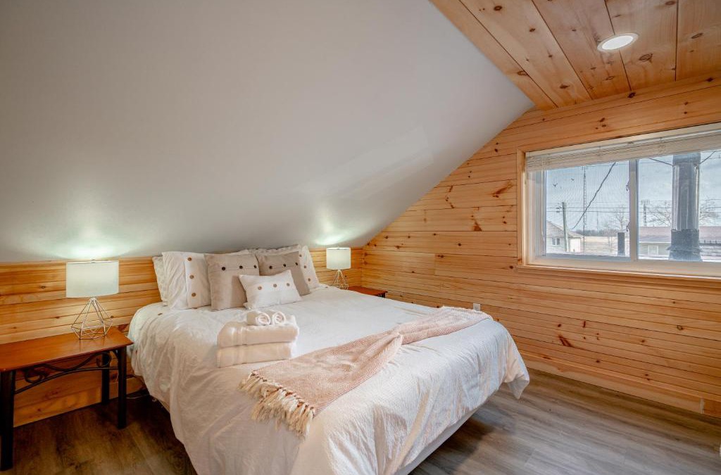 Leamington House | KingFisher Lakehouse - Make Forever Memories Here!