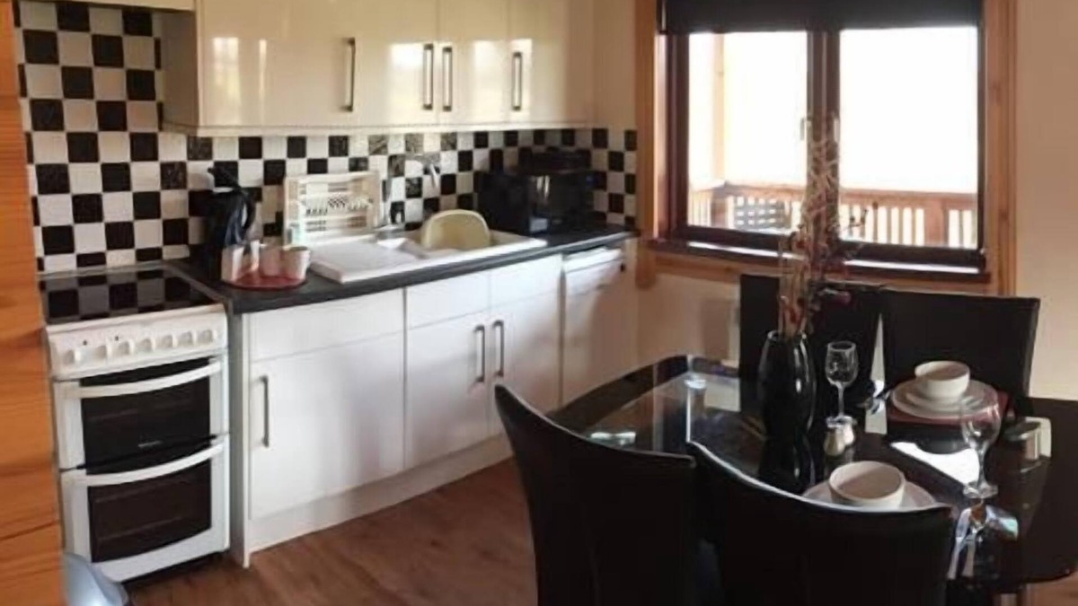 North Perrott Ski Chalet | Kingfisher Lakeside Lodge