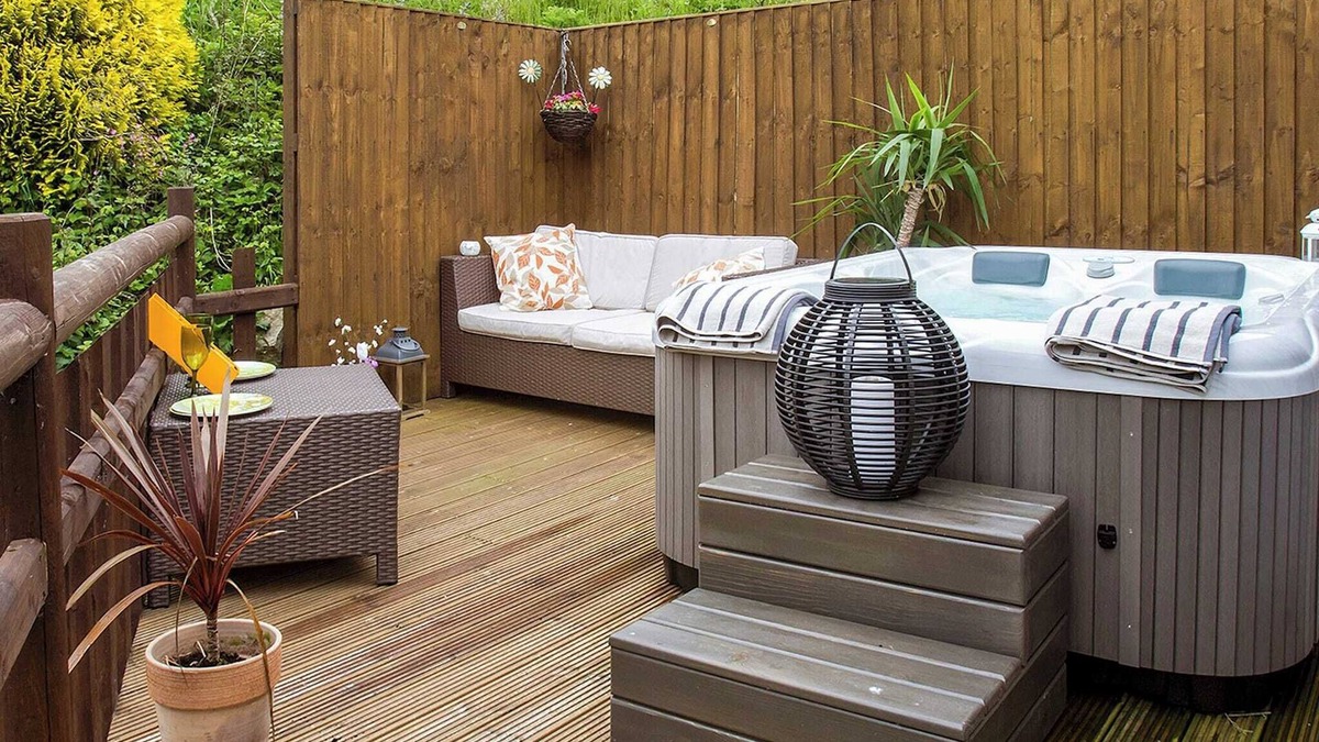 Caerwys Ski Chalet | Kingfisher Lakeside Lodge