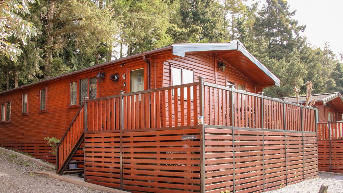 Bridgnorth Cabin | KINGFISHER LODGE, with a garden in Bridgnorth