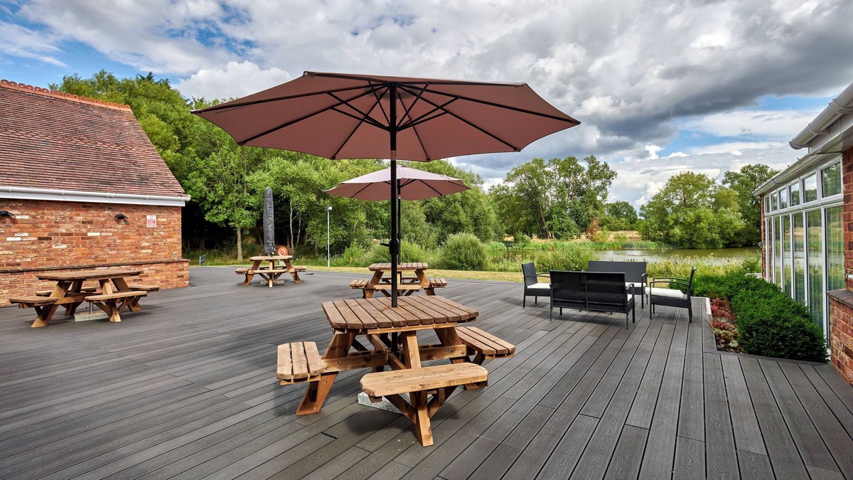 Deanshanger Hotel | Kingfisher Park Limited