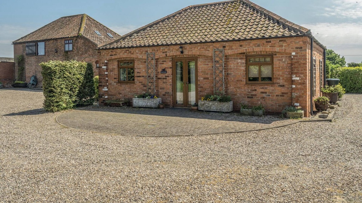 Louth Cottage | KINGFISHER, pet friendly, character holiday cottage in Louth