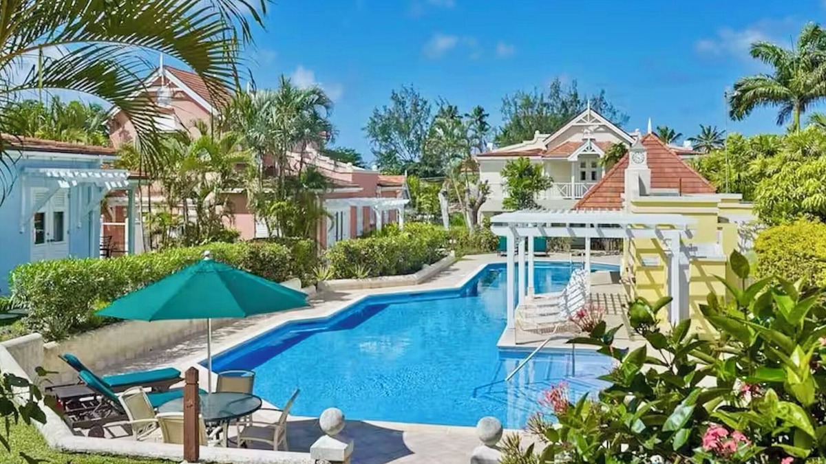 Little Battaleys House | Kings Beach Village is close to Mullins Beach and a fantastic location on the west coast