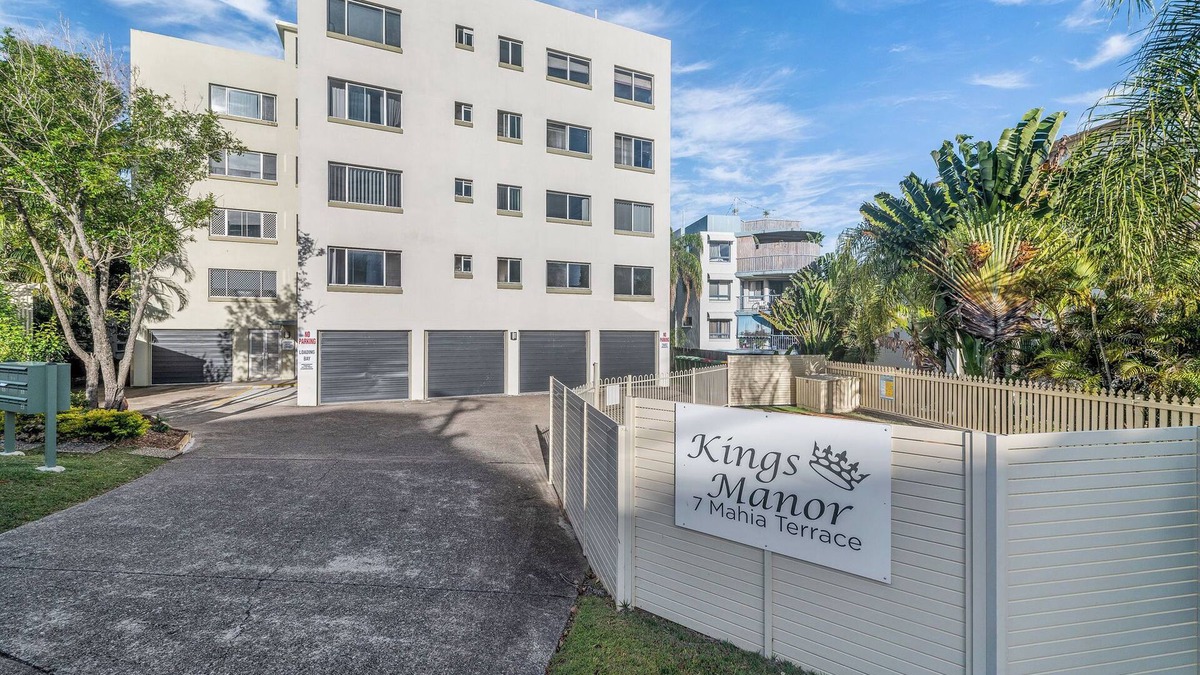 Caloundra Apartment | Kings Beachside Escape - Spacious 2 bedroom Apartment with Ocean Views,
