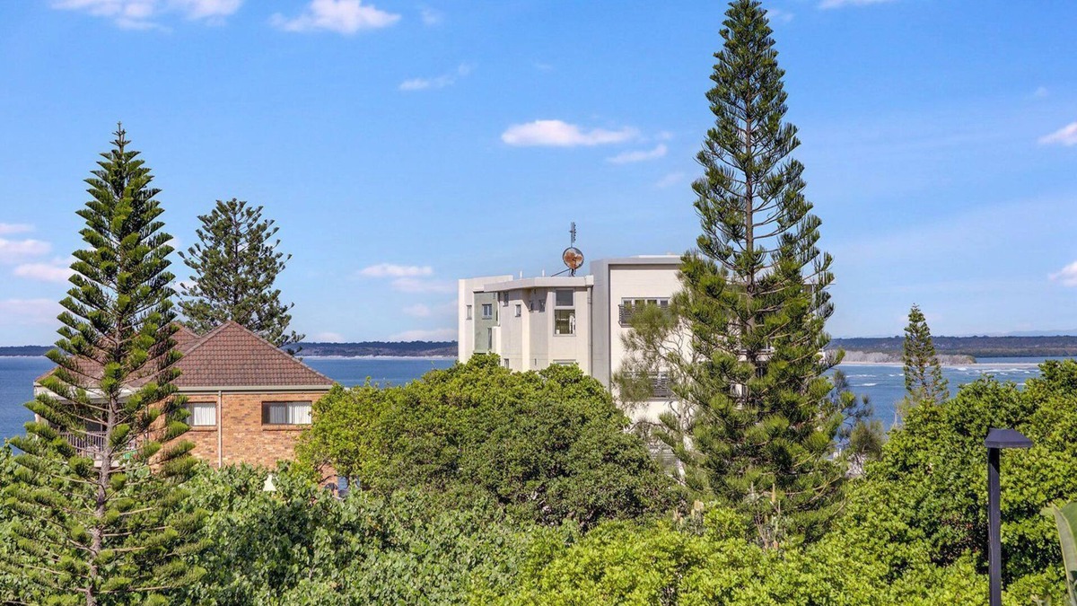 Kings Beach Apartment | KINGS COVE UNIT 7 - Enjoy a modern refurbished interior and ocean views