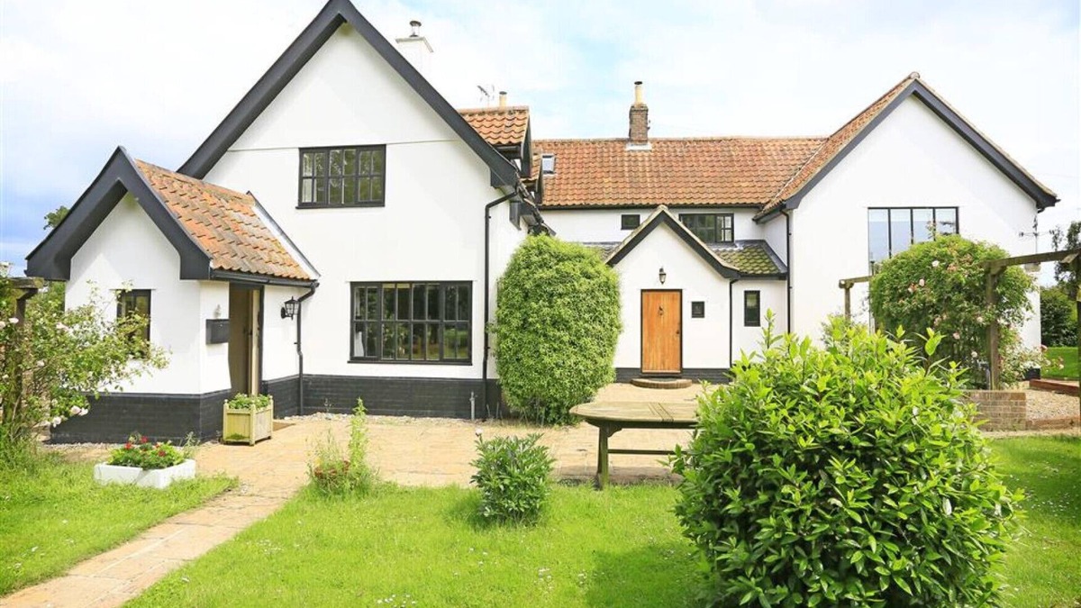 Sotherton House | Kings Farm - Five Bedroom House, Sleeps 10