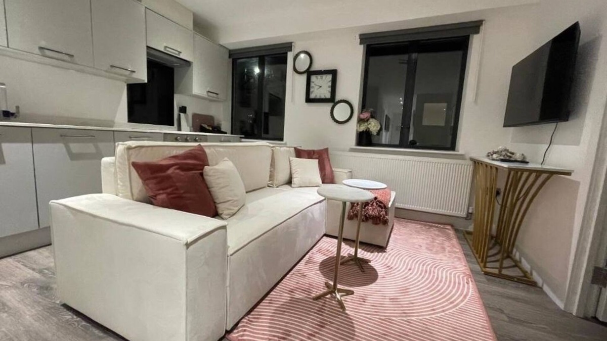 Reading Apartment | Kings Lodge By Nivaas 2n