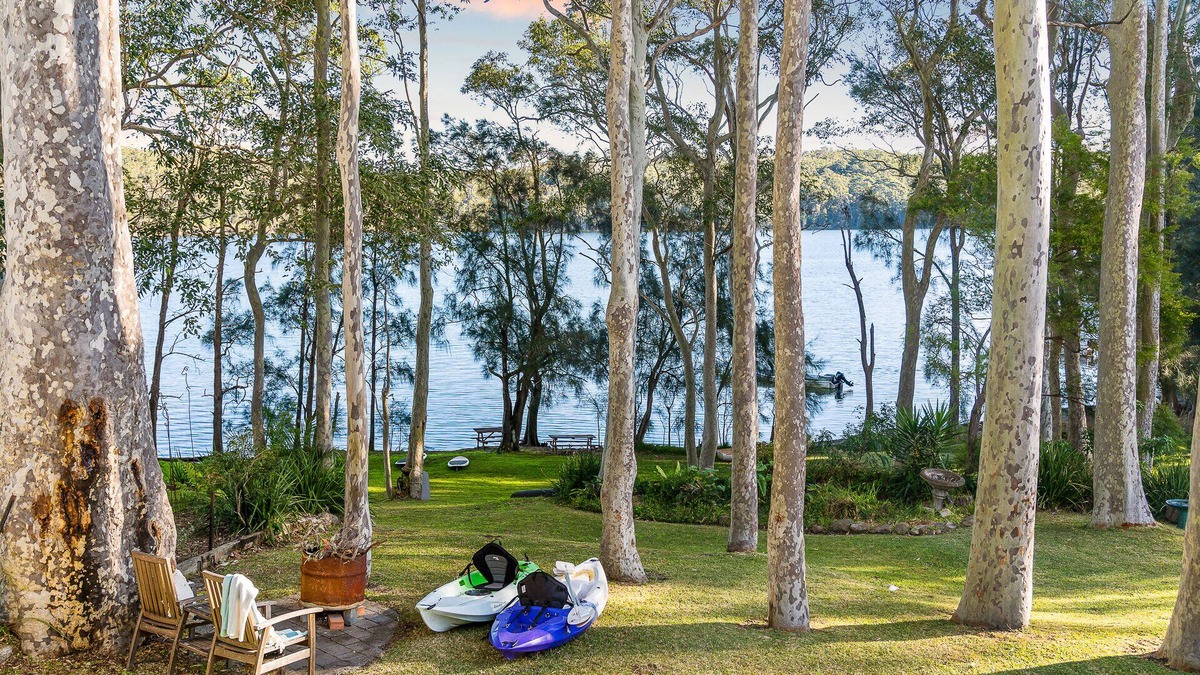 Kings Point House | Kings Point Lake House - Lakeside Family Holiday