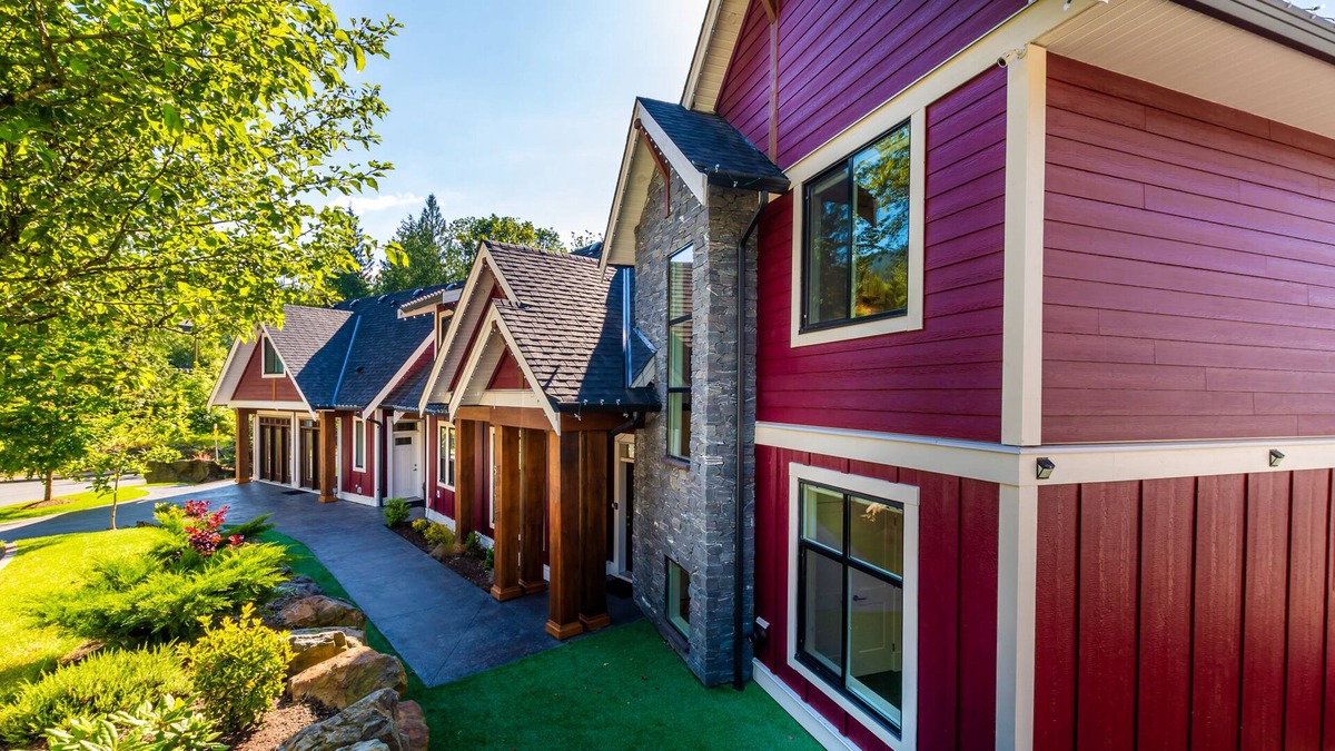 Eastern Hillsides House | Kingston House - Private, Luxurious Living, Full of Amenities
