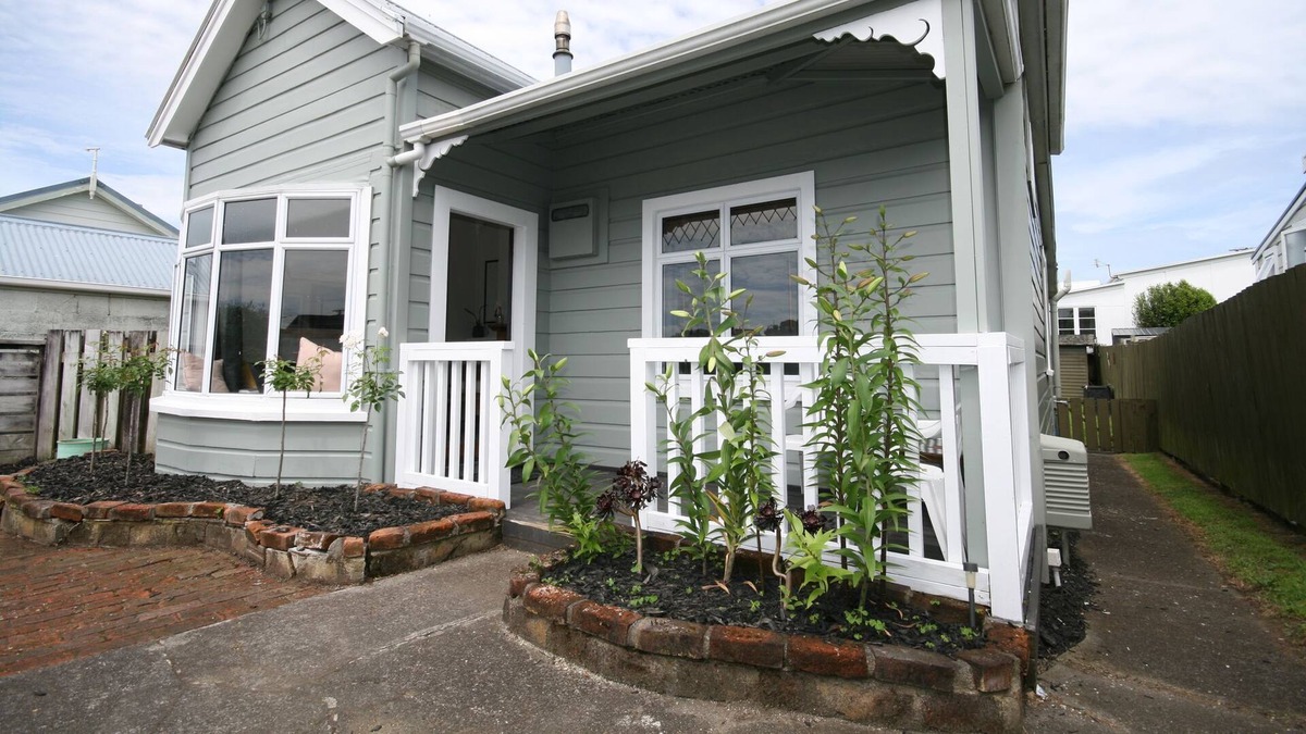 New Plymouth House | Kingwell Cottage - New Plymouth Holiday Home