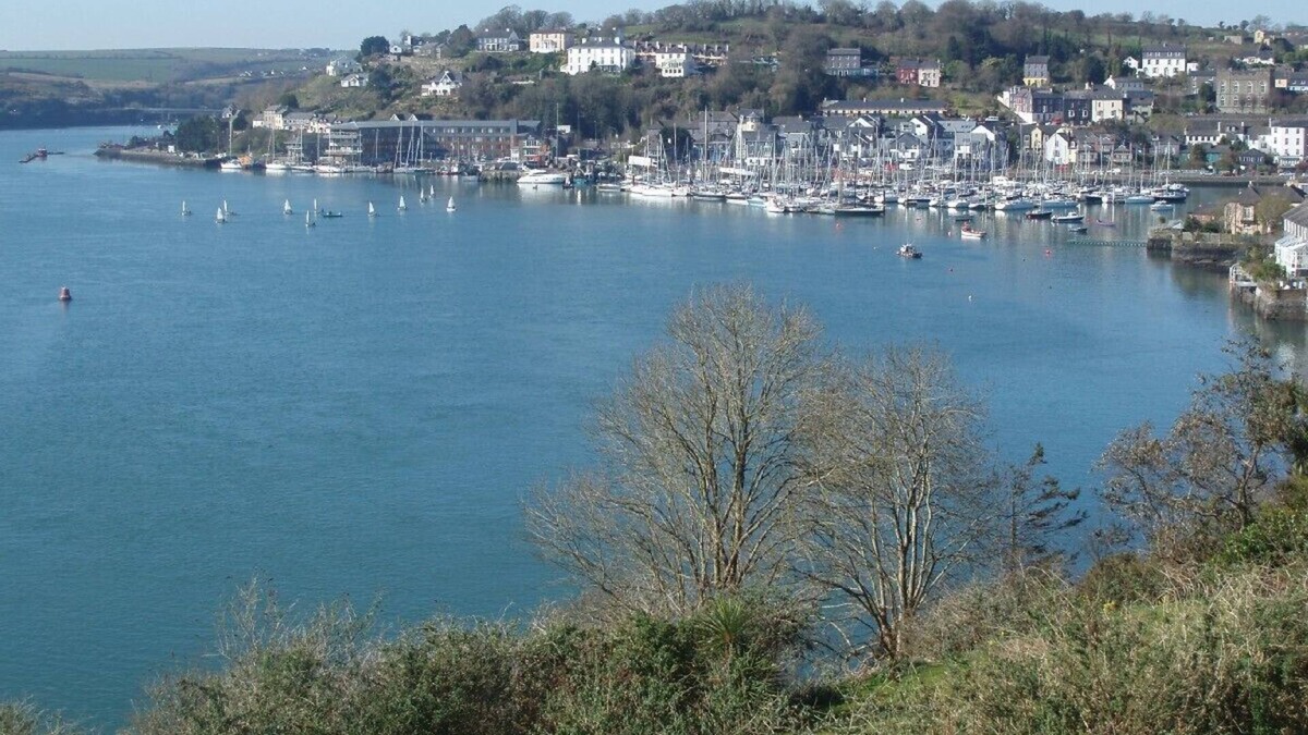 Kinsale Apartment | Kinsale, 2 Bed holiday apartment, stunning harbour views and private parking