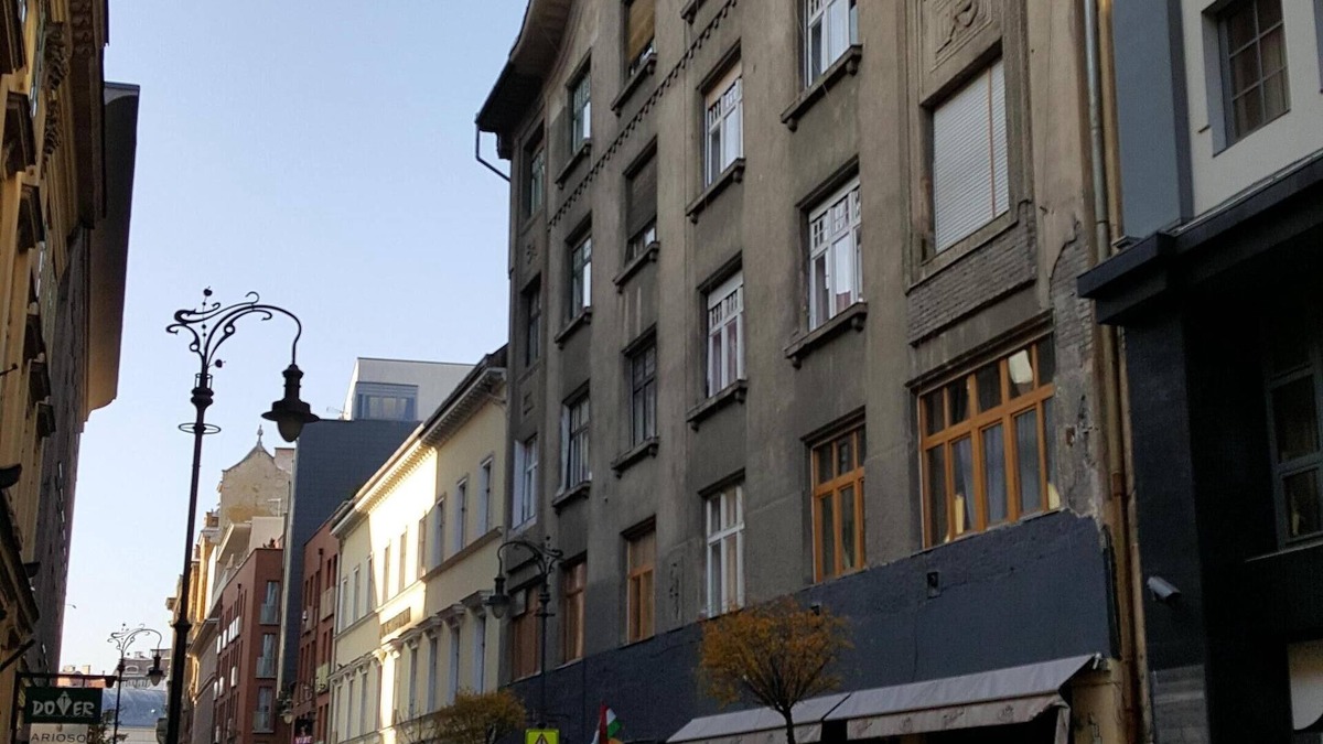 Erzsebetvaros Apartment | Kiraly-Gozsdu Deak-Duplex-style 33sqm + 7sqm Galery