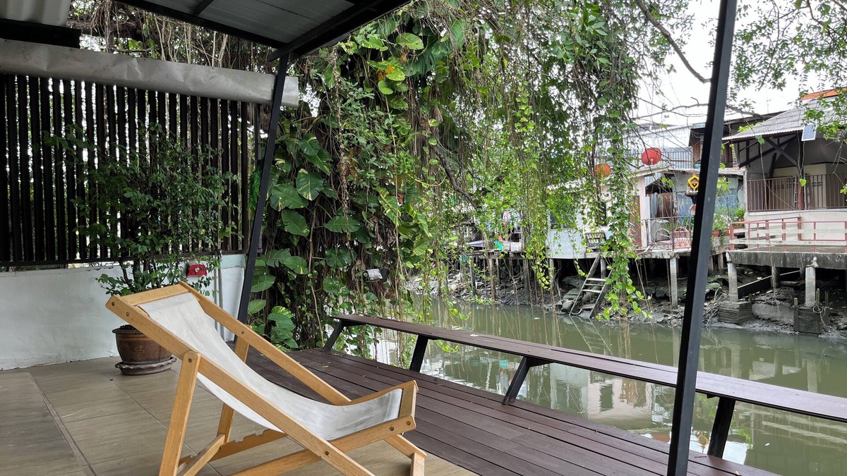 Rat Burana Ski Chalet | Kirin Riverside Homestay with 1 bedroom and AC, WiFi in Bangkok