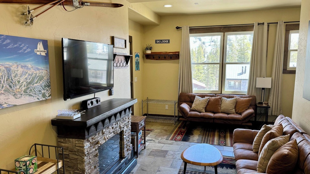 Kirkwood Cottage | Kirkwood Mountainside Cottage with Deck, Walk to Lifts!