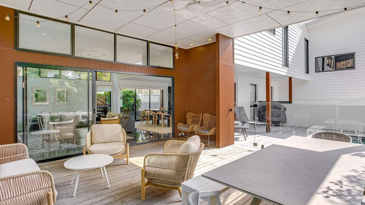 Coolangatta House | Kirra Bliss - Luxurious and Modern Beach House