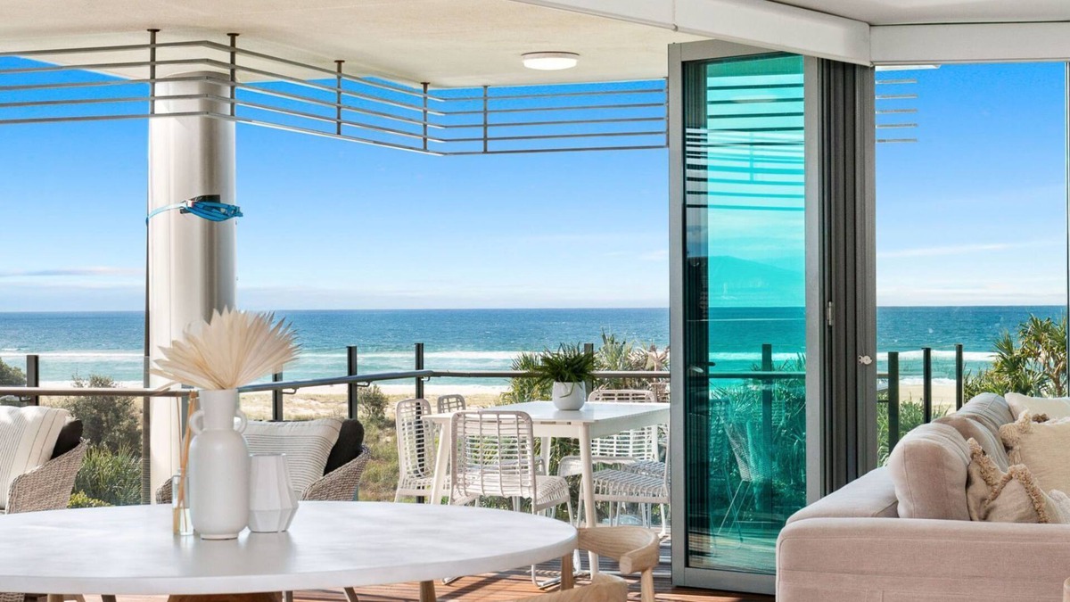Bilinga Apartment | Kirra Wave 301 - Luxury Beachfront - All Linen Provided
