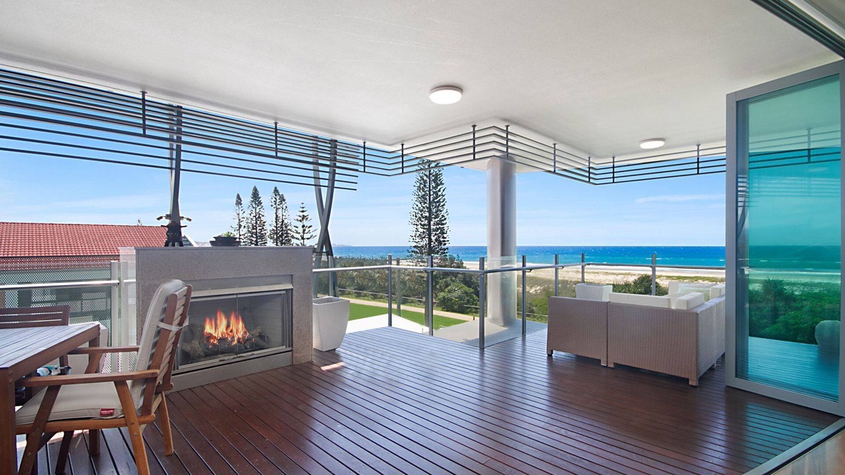 Bilinga Apartment | Kirra Wave 401 - Luxury Beachfront North Kirra