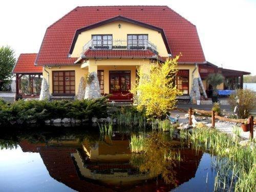 Debrecen House | Kisfecske Vendégház