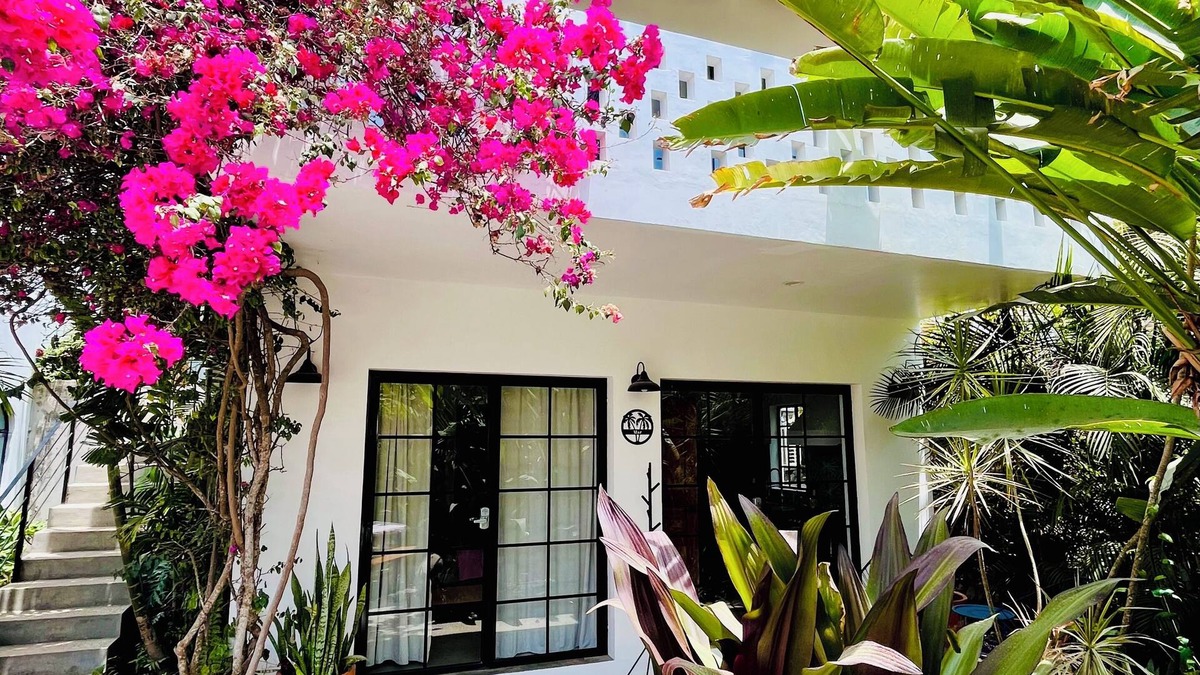San Francisco Apartment | Kitchen, Saltwater Pool, Fast Wifi, Queen Bed, Air Conditioning - "Mar"
