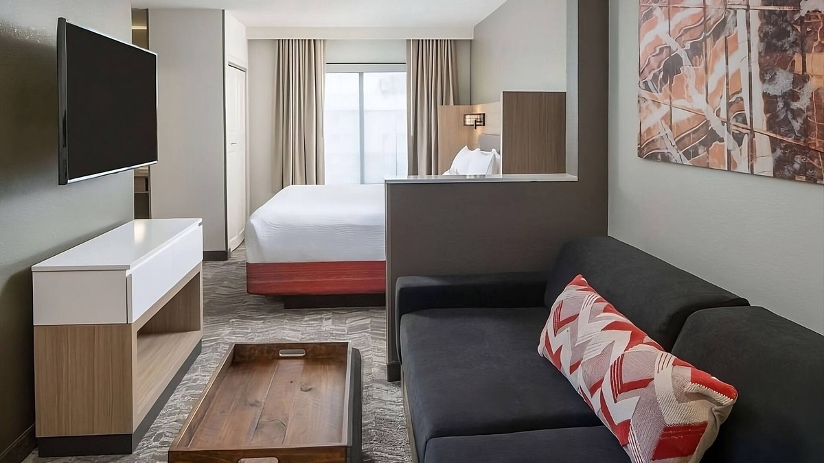 Donelson Hotel | Kitchenette, Pool, Pet-friendly, Free Parking! Nashville At Its Best!