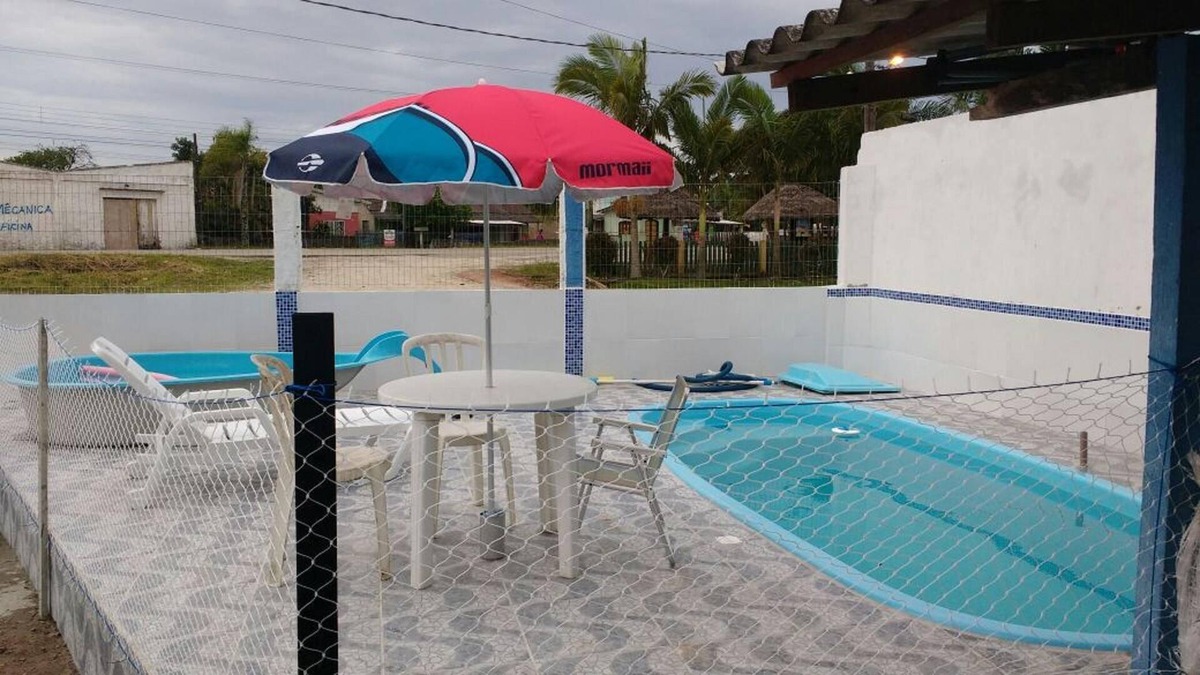 Guaratuba House | Kitnet Guaratuba on the main avenue 4 qdras do mar kitnet p 2 or up to 8 people.