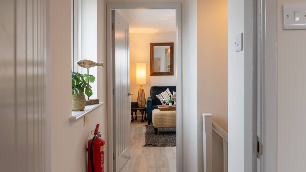 Rhosneigr House | Kittiwake Cottage : Stylish 2‑Bed Pet-Friendly Cottage in Rhosneigr | Managed by Anglesey Holiday Le