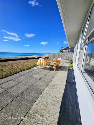 Papamoa Beach House | kiwi living on the beach