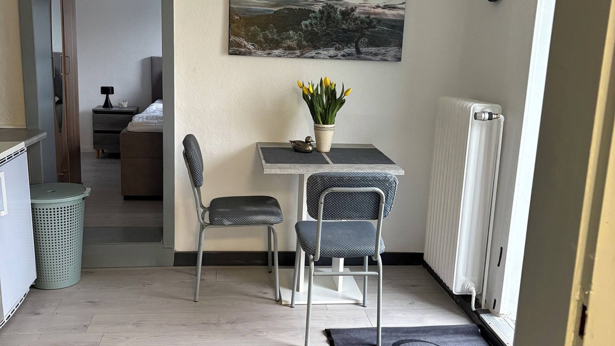 Butjadingen Apartment | Kleine Ferienwohnung Direkt am Deich und Hafen von Eckwarden mit Gartennutzung