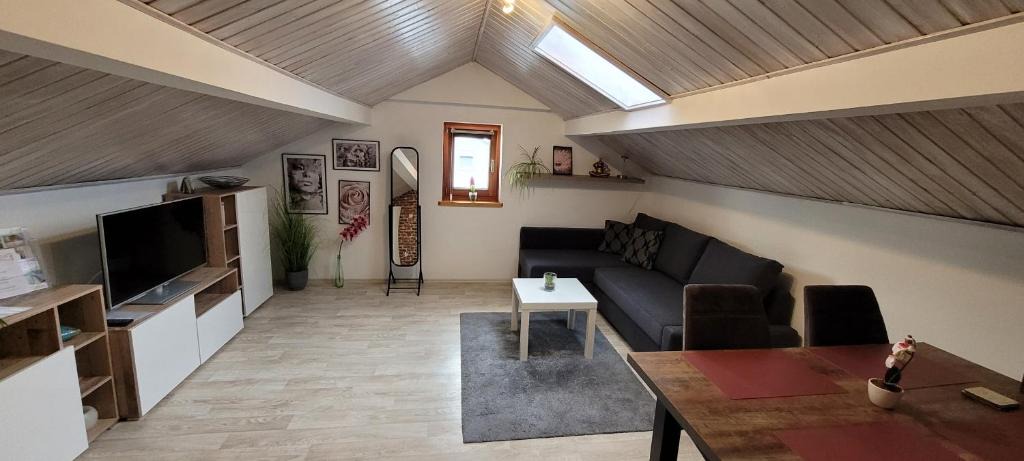 Ebersberg District Apartment | Kleine gemütliche Mansardenwohnung im Südosten Münchens