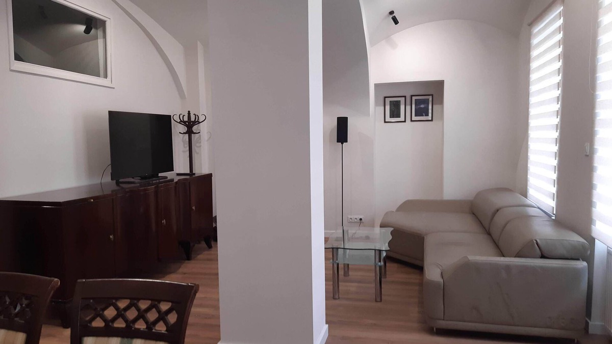 Bielsko-Biala Apartment | Klimt2 – spacious 2-bedroom apt in Bielsko center, ideal for families & groups