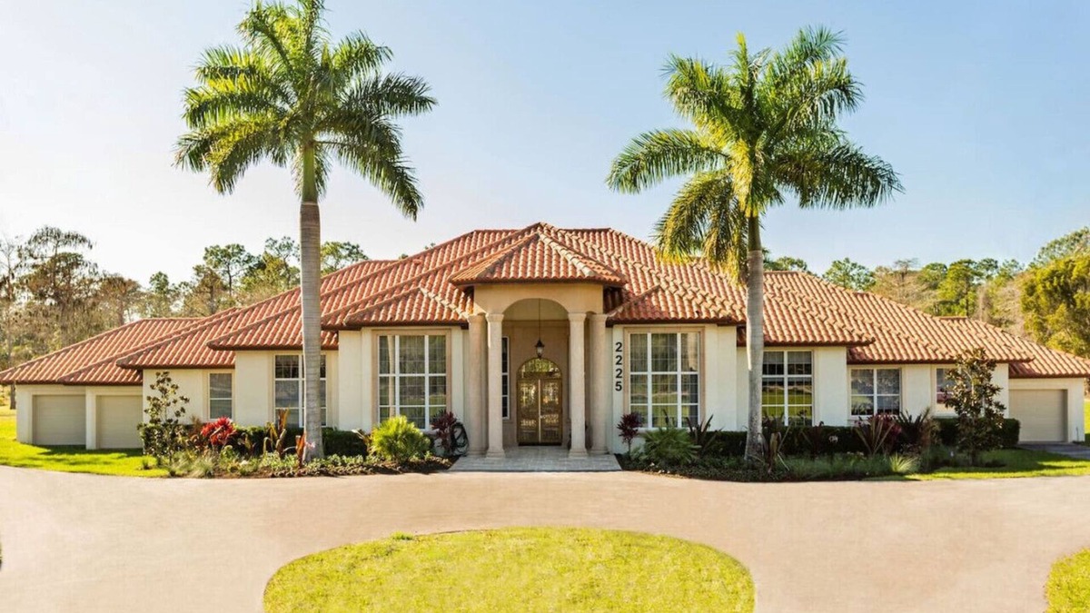 Rural Estates House | Knickerbocker Estate: Exclusive 9-BR Getaway in Naples. Enjoy Private Pool, Outdoor Dining, and Expansive Grounds, Experience Tranquility with Easy Access to Naples' Best!