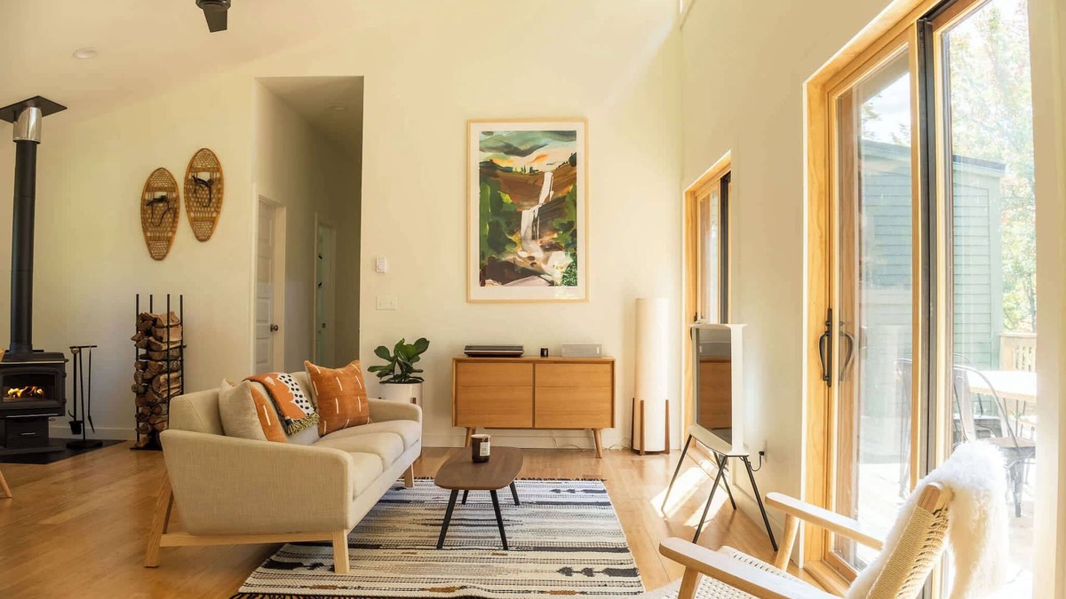 Livingston Manor House | Knickerbocker Knoll: Tranquil + Modern w/Hot Tub