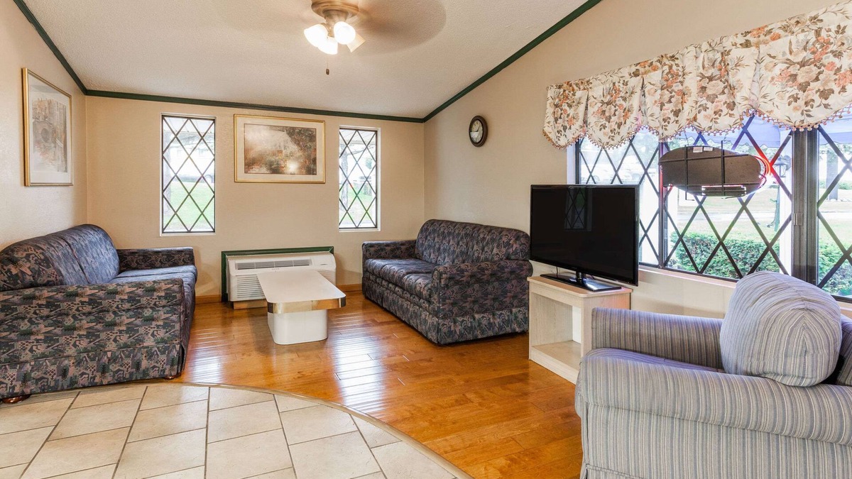Farmington Hills Hotel | Knights Inn Farmington Hill