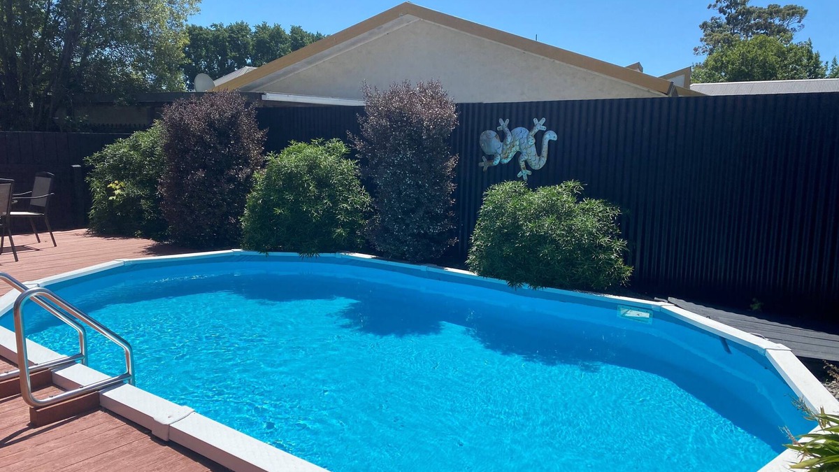 Blenheim Hotel | Knightsbridge Court Motor Lodge