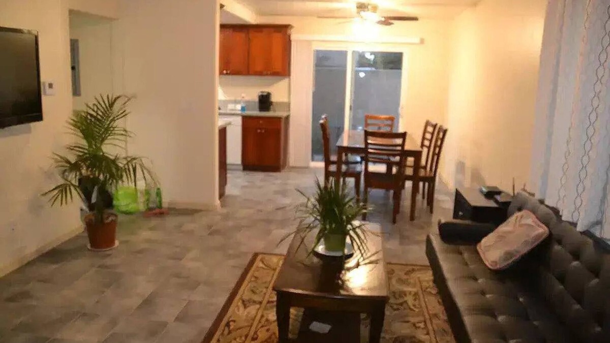 Buena Park House | Knotts Berry Farm/Disney Townhome