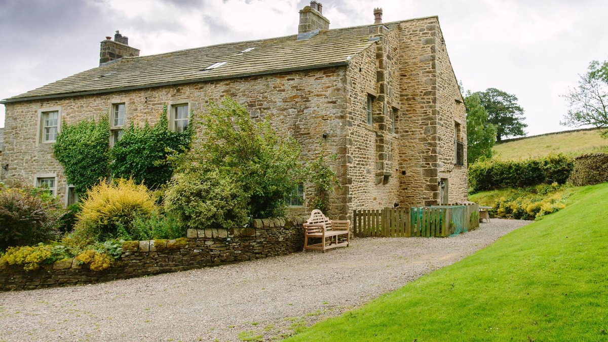 Fourstones Near Bentham Cottage | KNOTTS REST, with a garden in Tosside