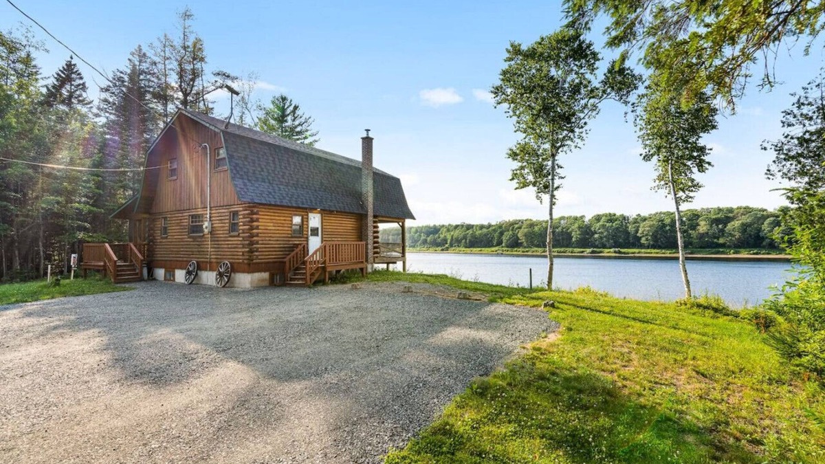 Chelmsford Cabin | Knotty Pines 4 Bedroom with Waterfront Views