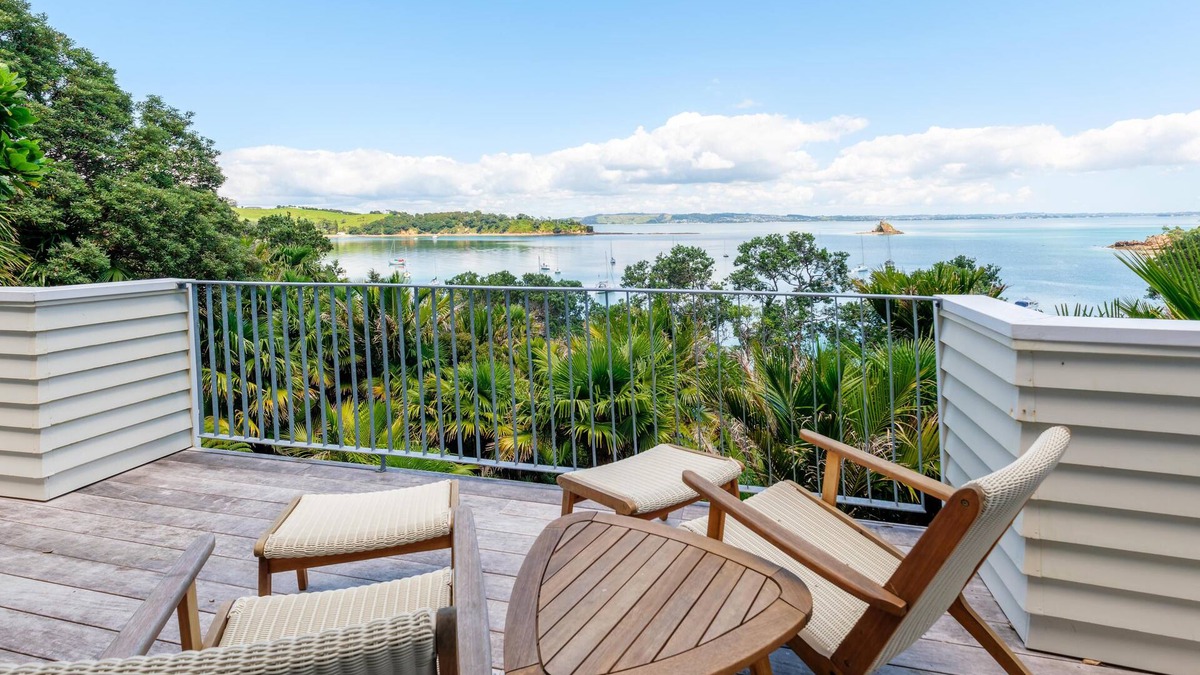 Omiha House | Koi Waiheke - Koi Waiheke is a stunning luxury holiday home in Omiha, Waiheke Island. With 4 bedrooms; 4 bathrooms; a large entertainer’s kitchen; spectacular ocean views; a private mooring; and a boat shed offering direct access to the ocean. This i