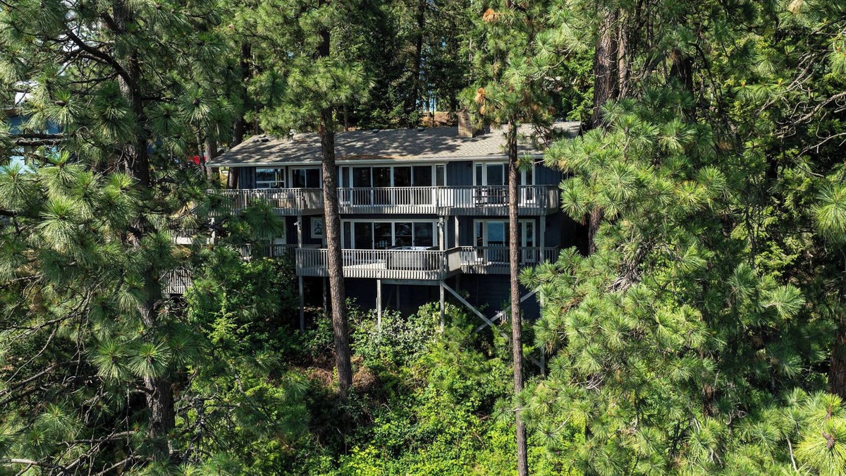 Bennett Bay House | Kokanee Bay Beach House | 3 Miles from Downtown CDA