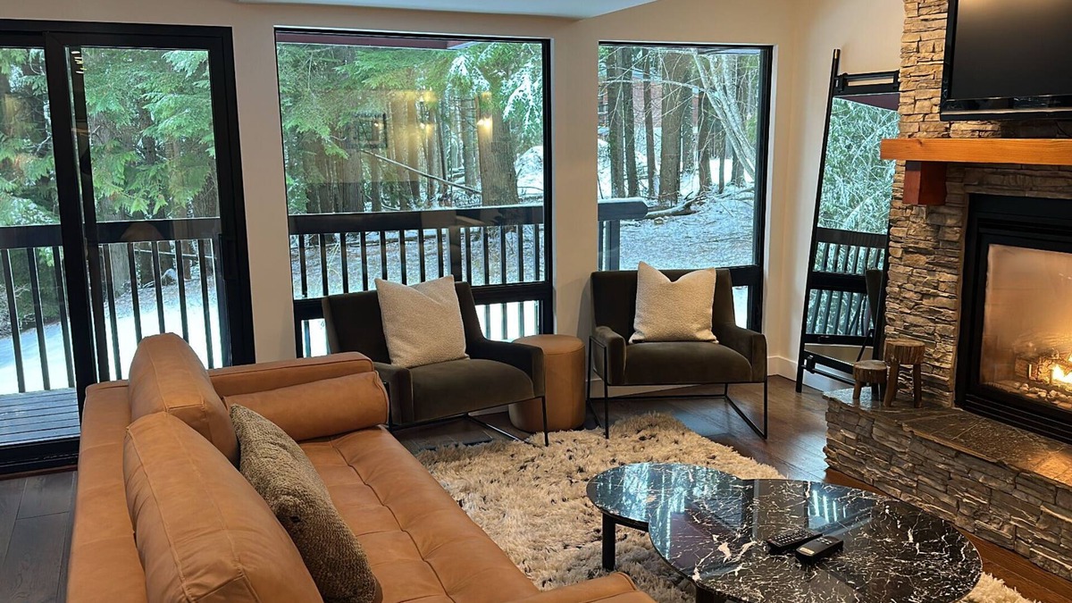Revelstoke House | Kokanee Lodge - Walk to Gondola, Hot Tub, Private