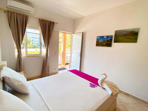 Madirokely Hotel | Kokoloko