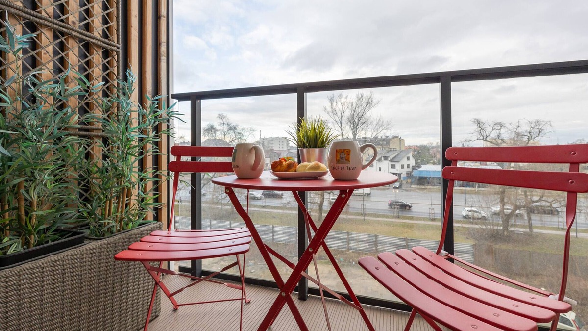 Praga Poludnie Apartment | Kokoryczki 5 | Modern Grey and Red Studio | 2 People | Furnished Balcony | Warsaw