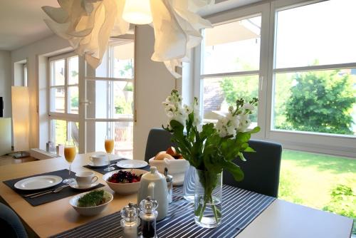 Bodman-Ludwigshafen Apartment | Komfort-Ferienwohnung am See