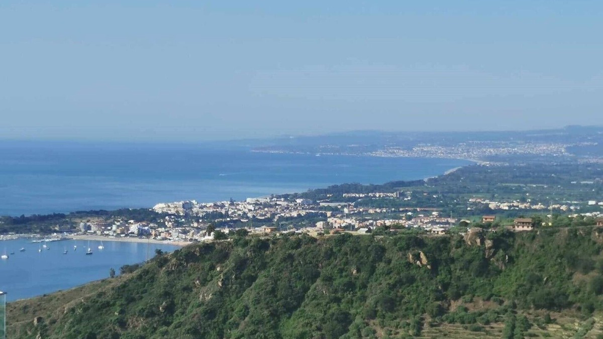 Taormina Apartment | Komfortable Ferienwohnung mit Traumhafter Aussicht auf den Etna und die Kueste