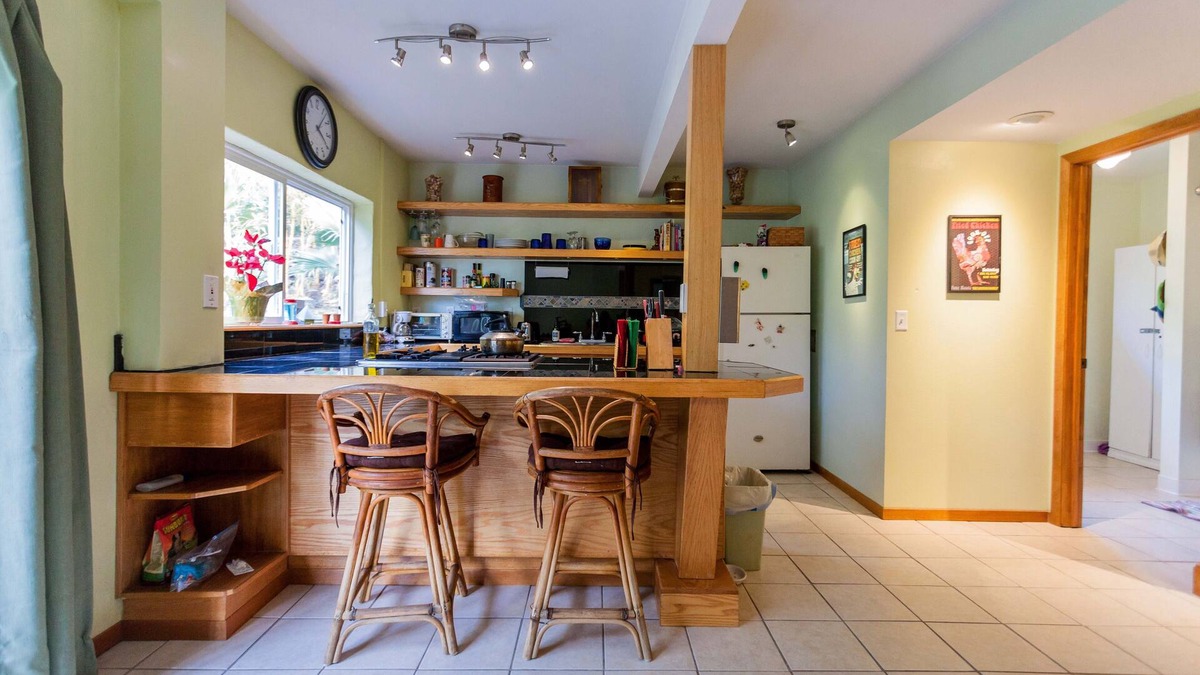 Kona Palisades Apartment | Kona Coast View Guest Apartment -long term renters welcome!