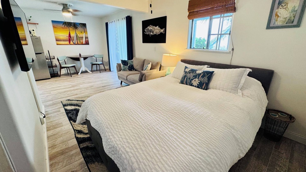 Kona Palisades Apartment | Kona Garden Studio Ohana: private sunset lanai & seasonal fruit from the garden!