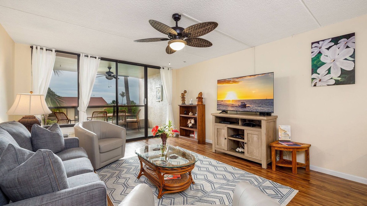 Historic Kailua Village Condo | KONA PACIFIC C-618 NICE OCEAN VIEW, Top Floor, WALK TO TOWN! Elevator, AC!