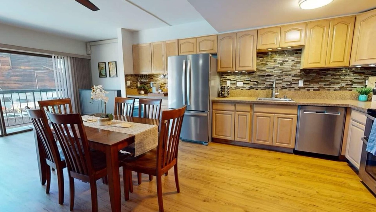 Historic Kailua Village Condo | Kona Plaza#212: Kona Hawaii Beach Vacation Rental: AC, Pool, Modern, WiFi!